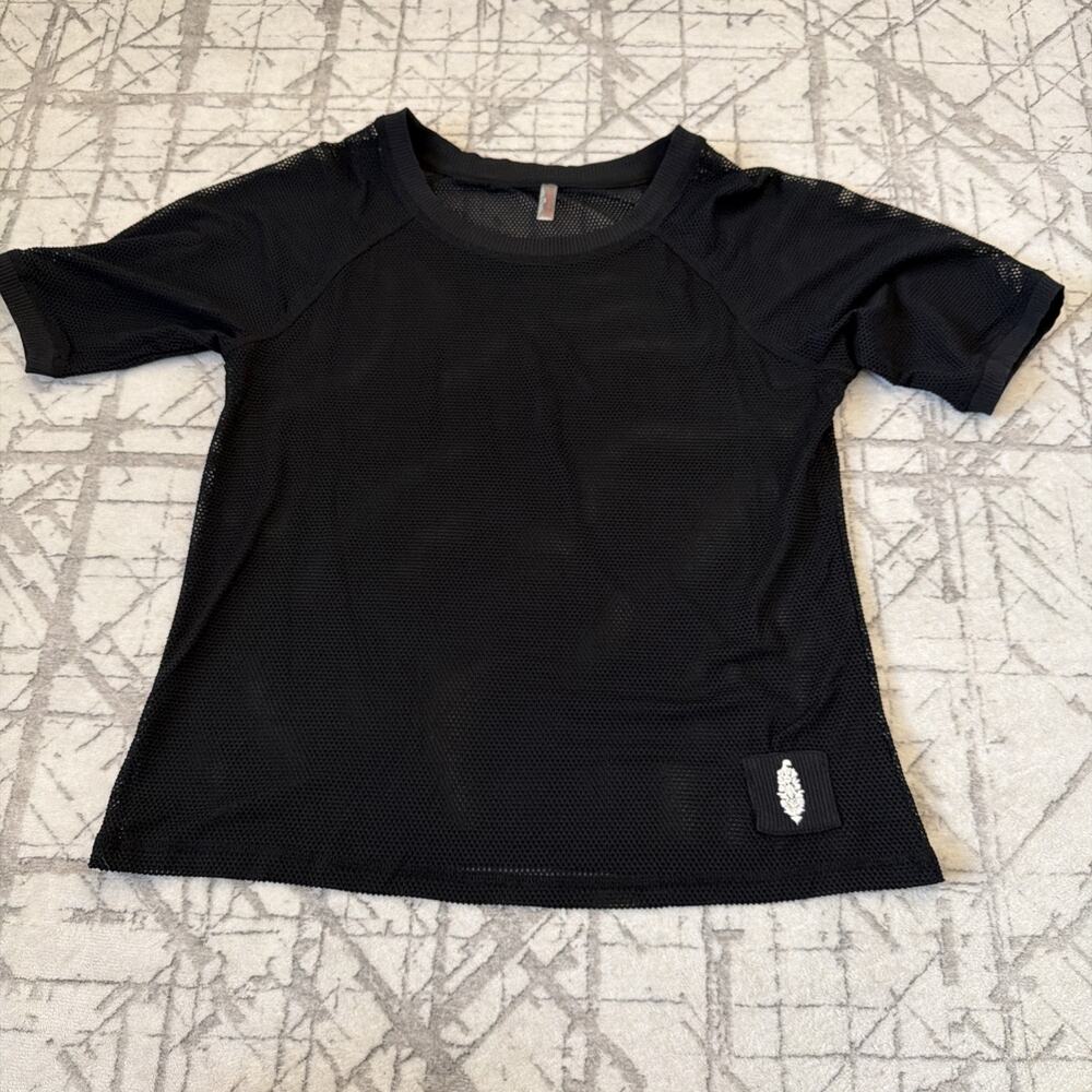 Free People Movement Mesh Patterned Black Women’s‎ Size Medium Short Sleeve